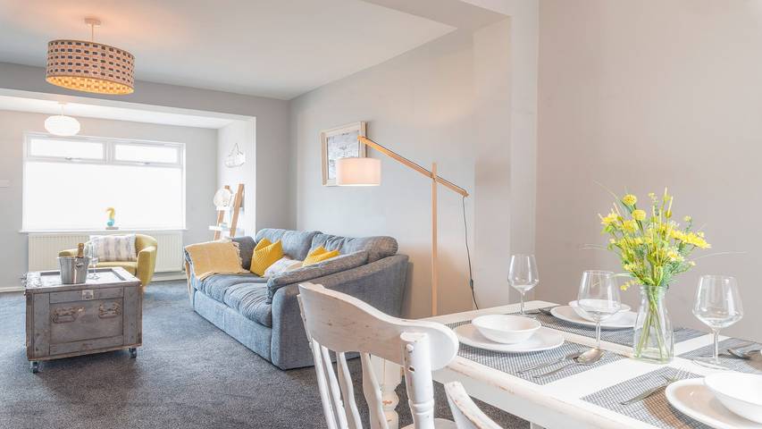 Stunning Beach House - On the Beach - Pets Ok in Caister-on-Sea, Great Yarmouth