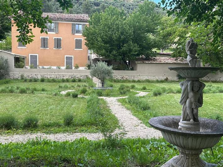Gîte pour 4 personnes, avec jardin à Riez - 3