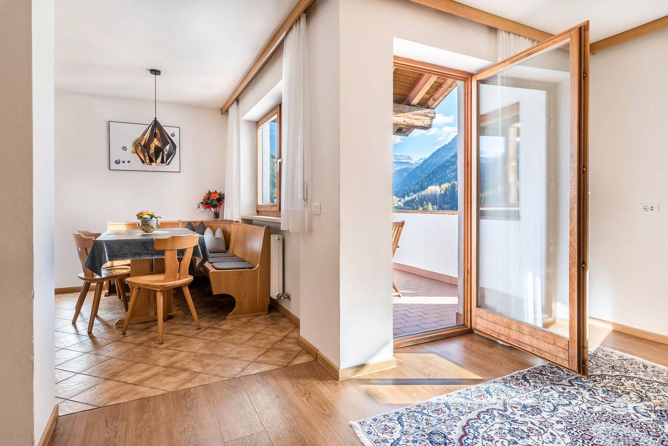Ganze Wohnung, Ferienwohnung "Villa Erina D3" mit Bergblick, Terrasse und Wlan in St. Ulrich in Gröden, Dolomiti Superski