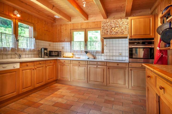 Chalet Clairvaux 5 bedrooms - sleeps 14 persons in Montriond, Les Portes du Soleil