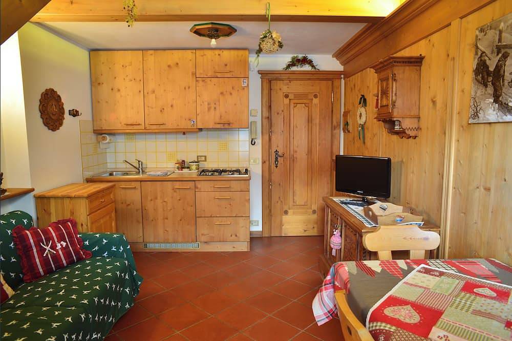 Ganze Wohnung, Romantische Suite Faloria - sonnig, Wlan, Balkon, Parkplatz, Bushaltestelle 130m in Cortina d'Ampezzo, Dolomiti Superski