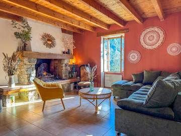 Gîte pour 14 personnes, avec piscine ainsi que vue et jardin à Notre-Dame-de-la-Rouvière