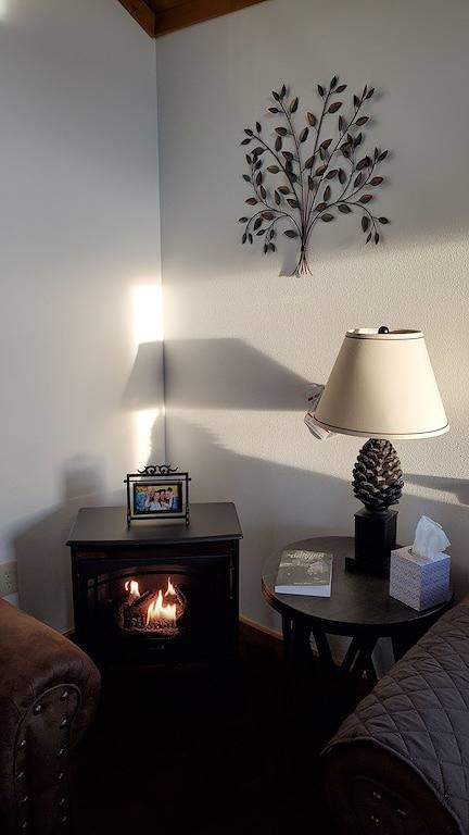 Cabin Home in der Nähe des Yosemite-Nationalparks in den Ausläufern der Sierra Nevada in Madera County