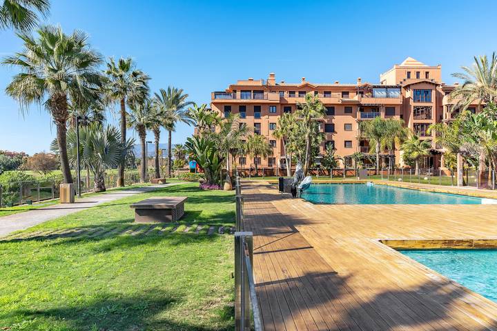 Ganze Wohnung, Ferienwohnung "Dos Mares" mit Bergblick, Gemeinschaftspool und Wlan in Playa Granada, Motril