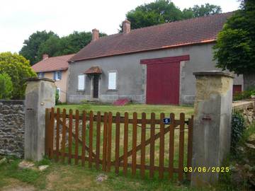 Gîte pour 5 personnes, avec terrasse et jardin, animaux acceptés dans Lac de Chambon