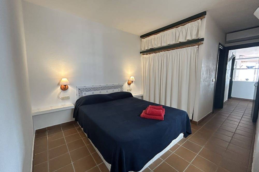 Entire apartment, Stunning sea views from very front line in Fornells, Es Mercadal