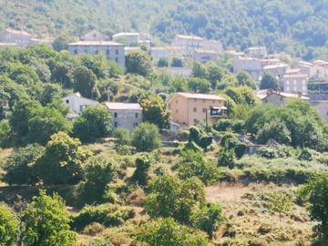 Gîte pour 6 personnes, avec terrasse et vue à Zicavo