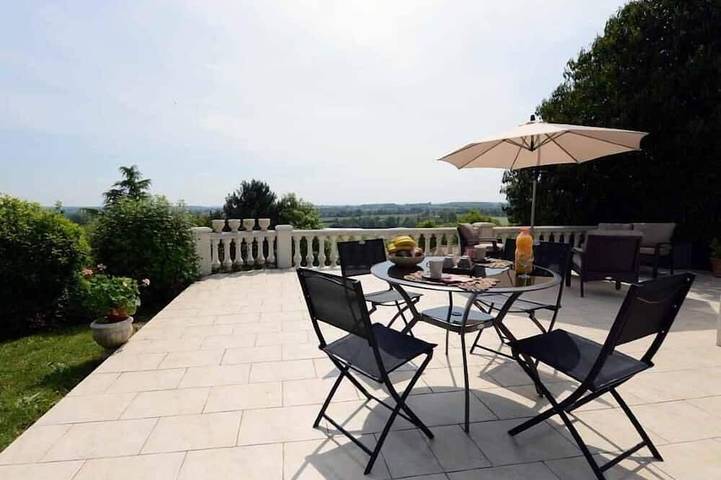 Gîte pour 4 personnes, avec jardin et terrasse à Les Châtelliers-Châteaumur