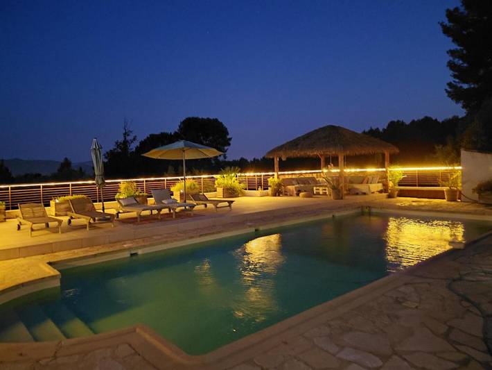 Gîte pour 2 personnes, avec piscine ainsi que vue et jardin à Roquevaire - 2