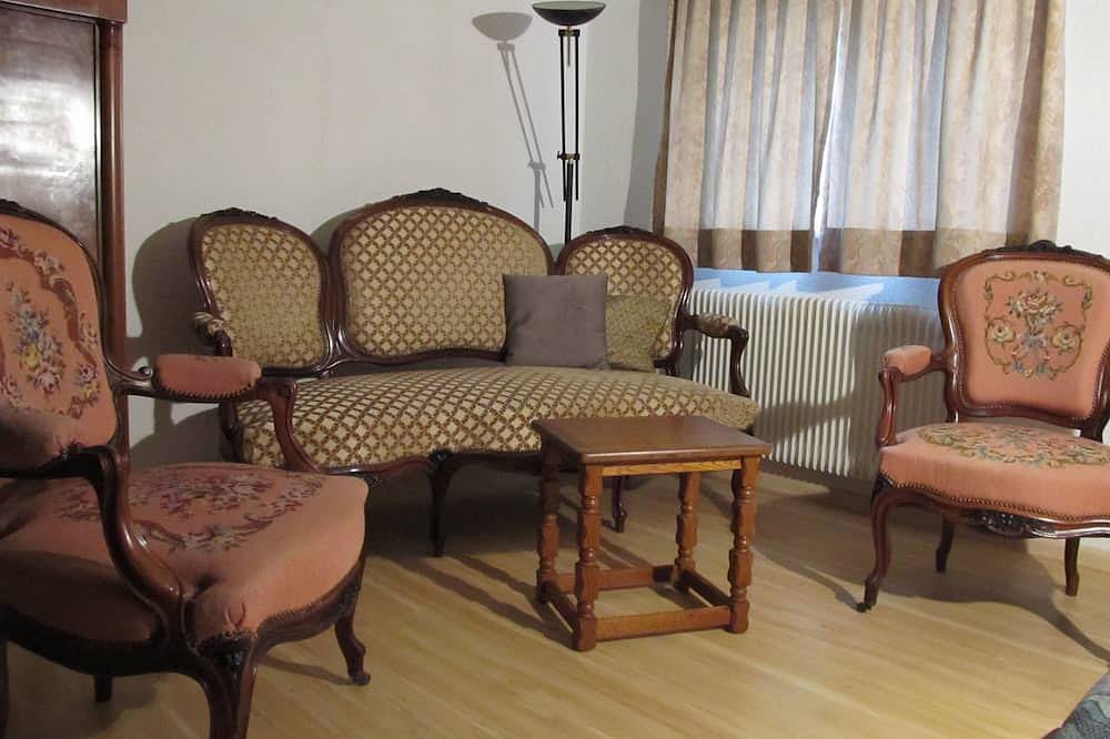 Ganze Wohnung, Gemütliche Zwei- Zimmer- Wohnung mit eigenem Eingang und Südterrasse. in Schopfheim, Südschwarzwald
