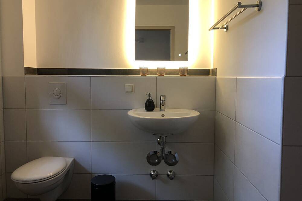 Ganze Wohnung, Ferien-Apartment mit Balkon - Stadtgrenze zu Berlin in Blankenfelde, Blankenfelde-Mahlow