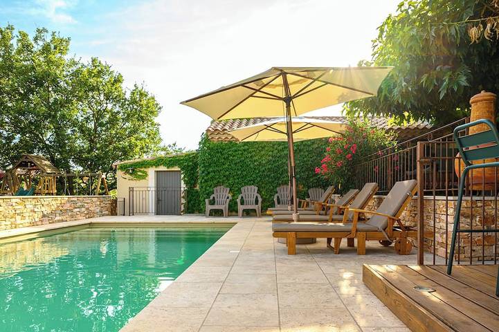 Location de vacances pour 10 personnes, avec Jacuzzi ainsi que Terrasse et Jardin à Saint-Jean-de-la-Blaquière