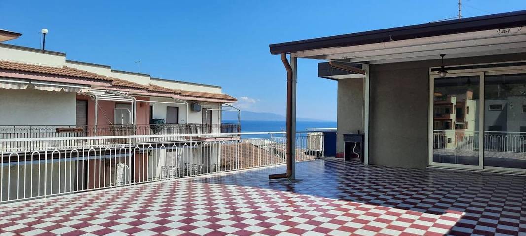 Appartamento per 4 persone, con Balcone e Terrazza nonché Panorama a Roccalumera