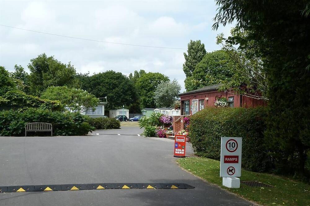 Swan - Luxury 4 berth caravan in Aldwick, West Sussex
