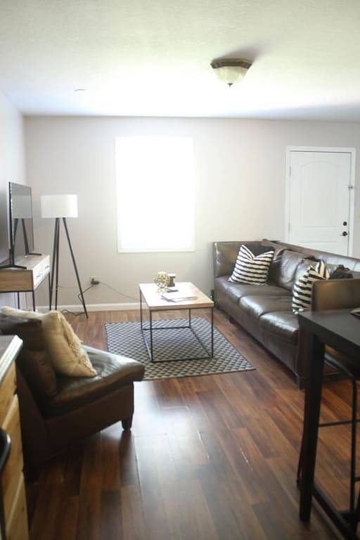 Ganze Wohnung, * Ellas Chalet * liegt versteckt in Brevard, Nc, auch bekannt als \"Land der Wasserfälle\" in Brevard, Transylvania County