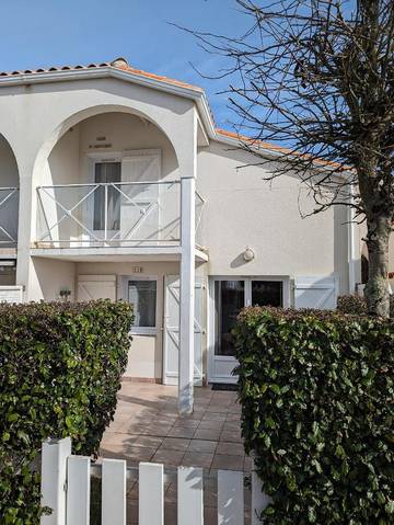 Gîte pour 5 personnes, avec balcon et jardin ainsi que piscine et vue dans Plage Sainte-Anne