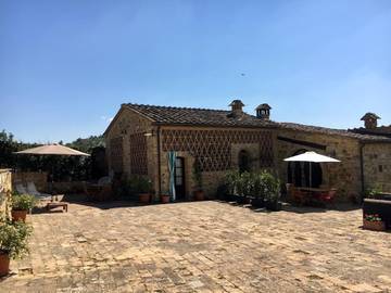 Gîte pour 2 personnes, avec vue ainsi que piscine et jardin, animaux acceptés à Poggibonsi