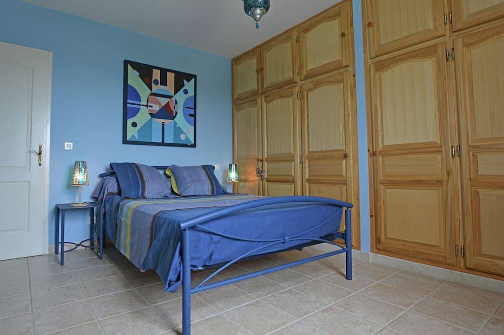 Ruhige Villa mit Poolblick in Saint-Laurent-de-Carnols, Nimes und Umgebung