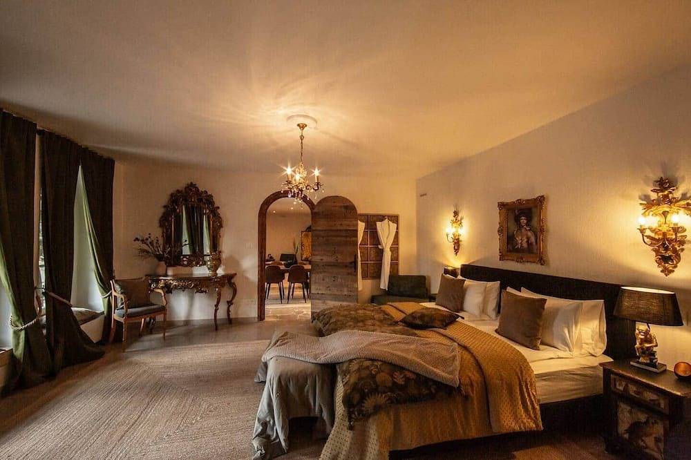Entire apartment, Les Chambres Côté Cour in Parc naturel régional du Haut-Jura