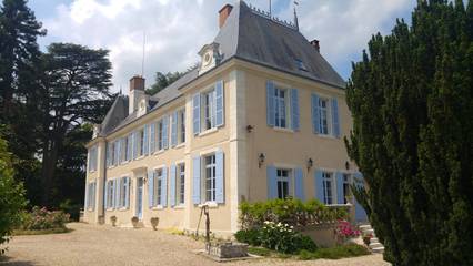 Gîte pour 14 personnes, avec terrasse ainsi que piscine et jardin à Pouillé