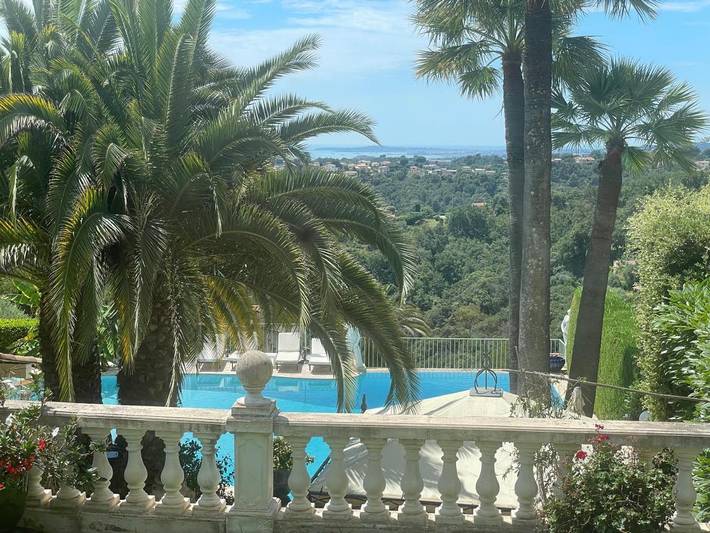 Location de vacances pour 2 personnes, avec vue ainsi que jardin et piscine à Vence - 3