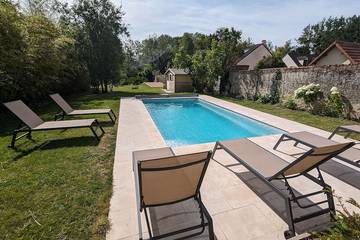 Gîte pour 10 personnes, avec jardin à Aulnay-la-Rivière