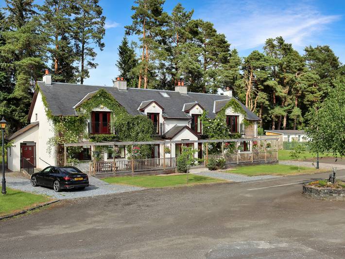 Log cabin for 6 people, with garden, with pets in Pitlochry