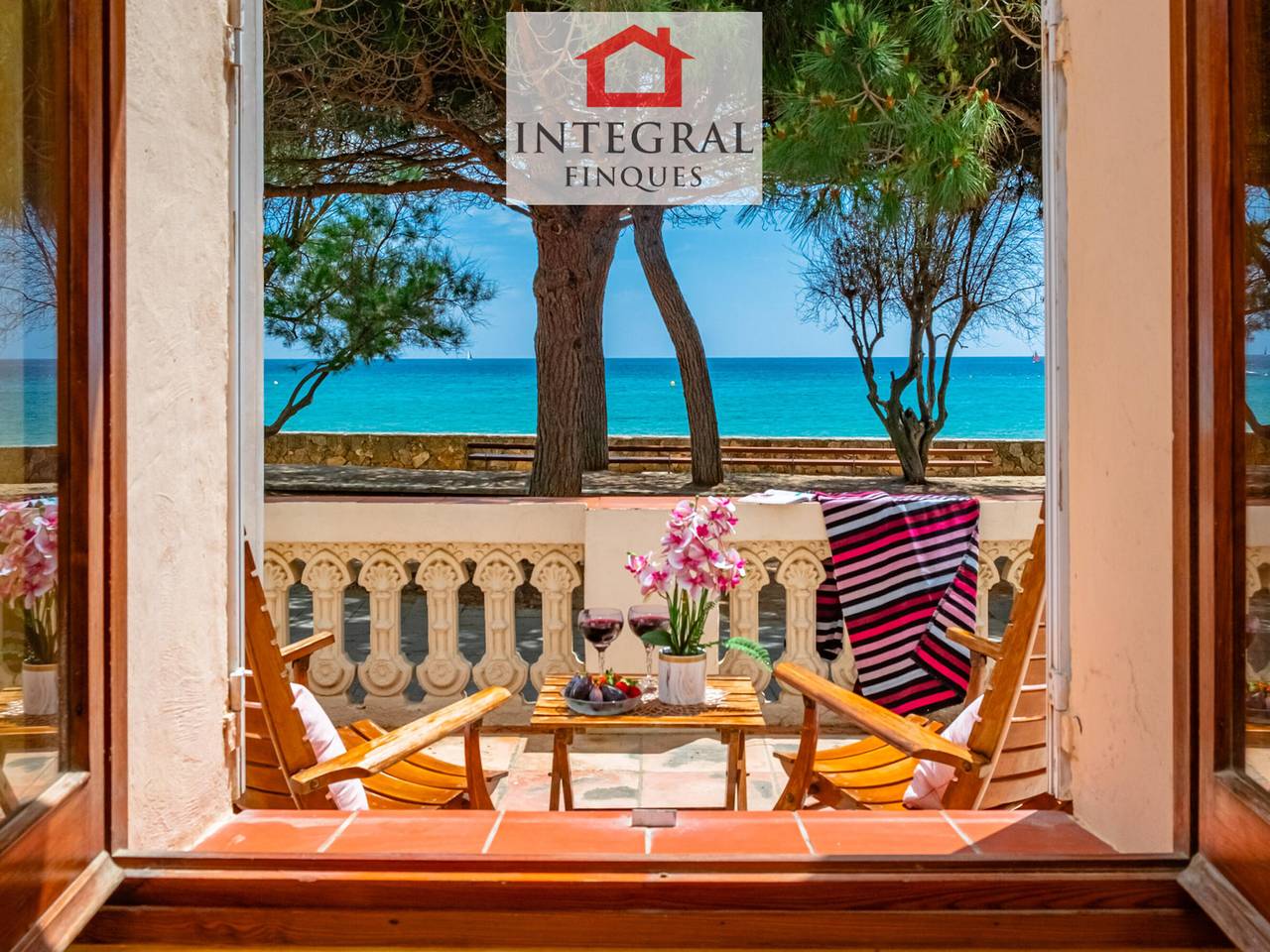 Casa frente al mar en La Fosca con 5 habitaciones, terrazas y acceso directo a la playa in Sant Esteve de la Fosca (Palamós), Palamós