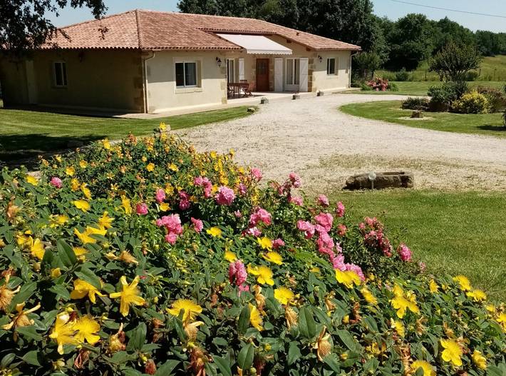 Gîte pour 8 personnes, avec jardin et terrasse, animaux acceptés à Lupiac
