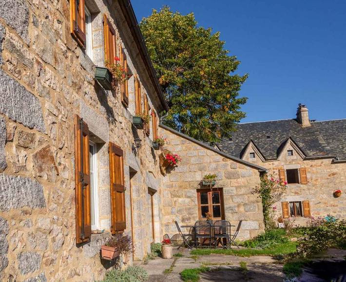 Gîte pour 6 personnes, avec Terrasse ainsi que Jardin et Vue dans Lozère - 2