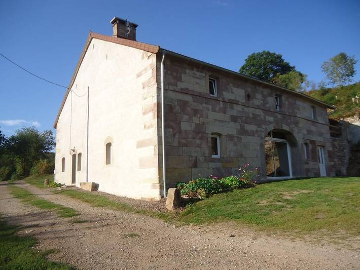 Gîte pour 6 personnes, avec jardin à Saint-Bresson - 3