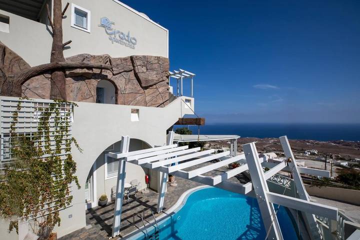 Ferienhaus für 2 Personen, mit Terrasse und Whirlpool sowie Pool in Thera