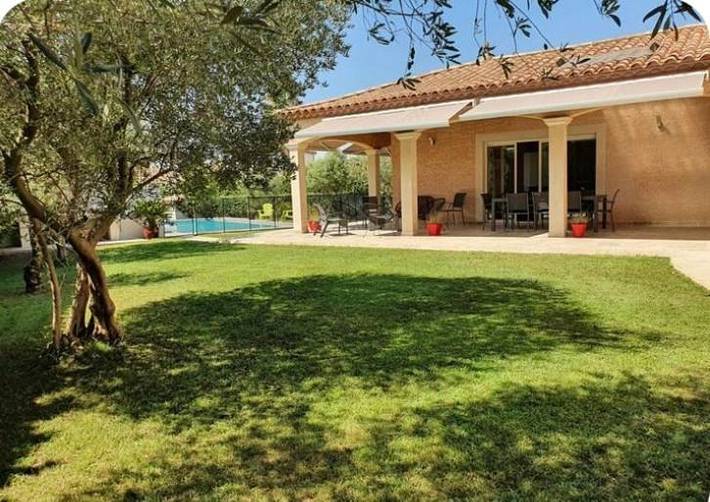 Location de vacances pour 8 personnes, avec vue ainsi que piscine et jardin à Teyran - 2