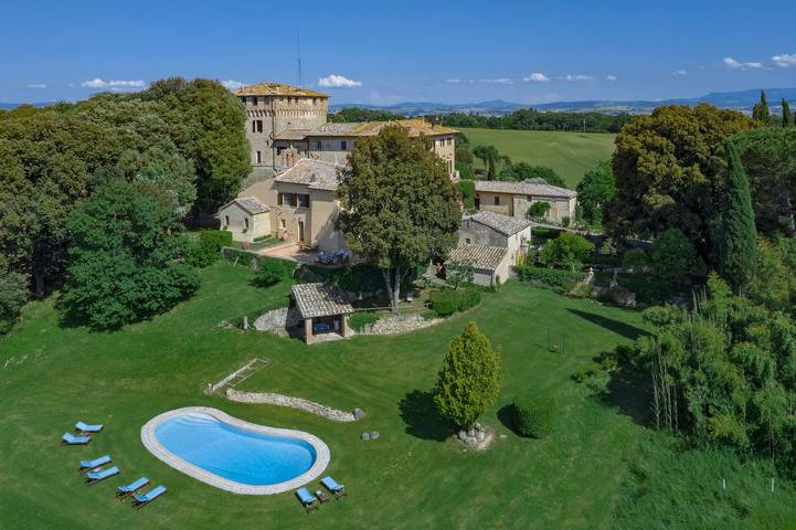 Villa per 16 persone, con panorama e giardino nonché sauna a Buonconvento