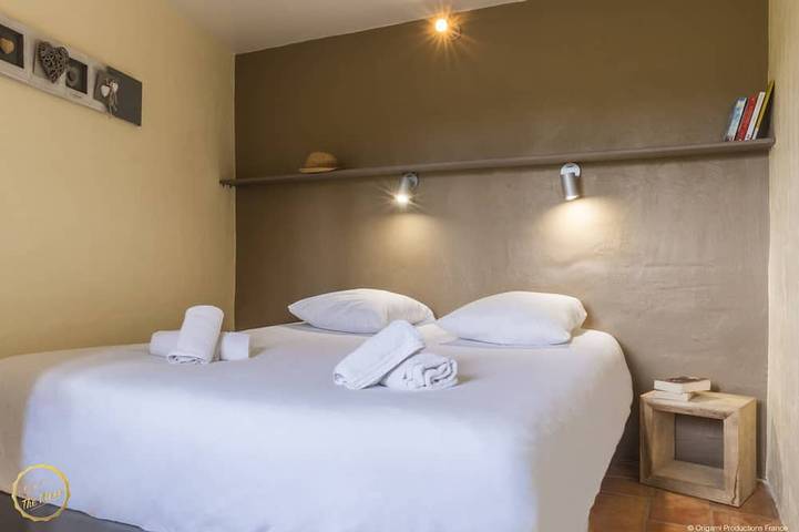 Gîte Provençal 4 personnes climatisé avec terrasse privée in Paradou, Région d'Arles