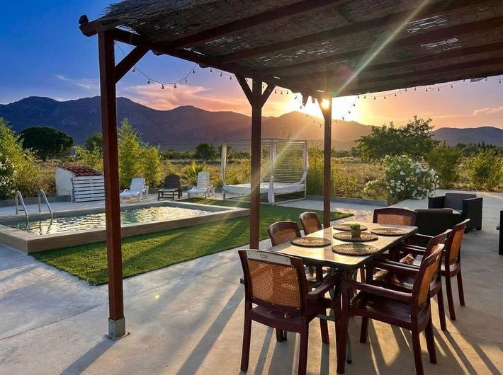 Casa rural para 6 personas, con terraza además de piscina y vistas, Se admiten mascotas en Biar