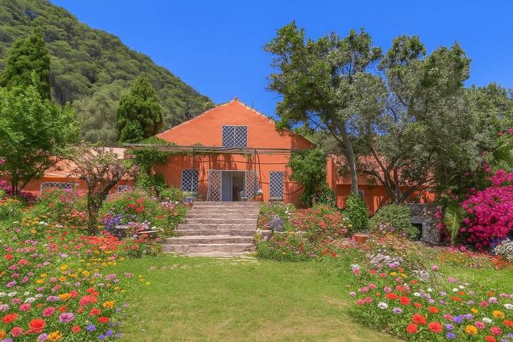 Casa rural para 8 personas, con jardín además de vistas y piscina en Parque Natural del Estrecho