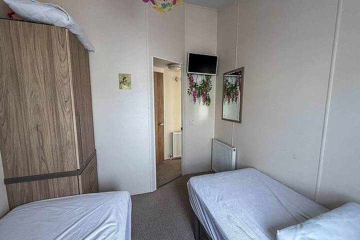 Stunning lodge with full sea views at Coopers Beach Holiday Park in Mersea Island, Colchester
