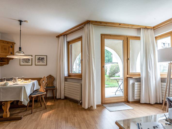 Ferienwohnung für 4 Personen, mit Terrasse und Garten in Sils Maria