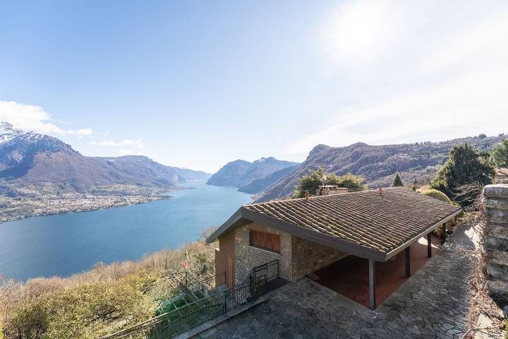 Villa for 6 people, with lake view and garden as well as view and terrace in Comune di Bellagio