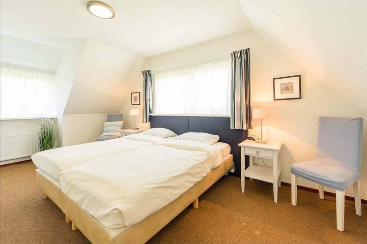 Villa voor 6 personen, met tuin en zwembad, met huisdier op Ameland