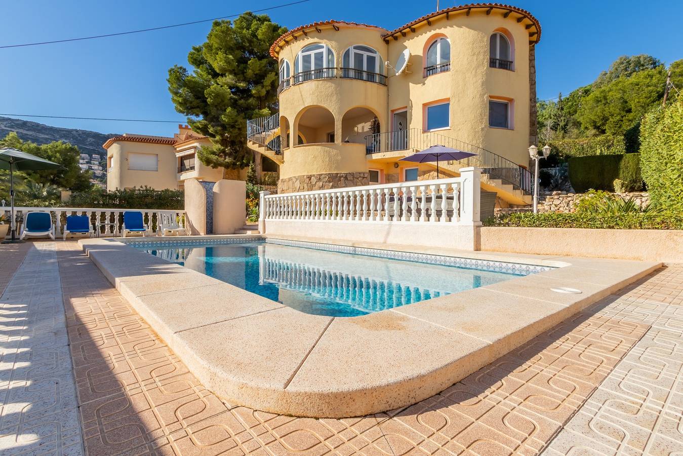 Gezinsvriendelijke Villa Valle Verde met Zwembad, Tuin en Wi-Fi in Calpe, Costa Blanca
