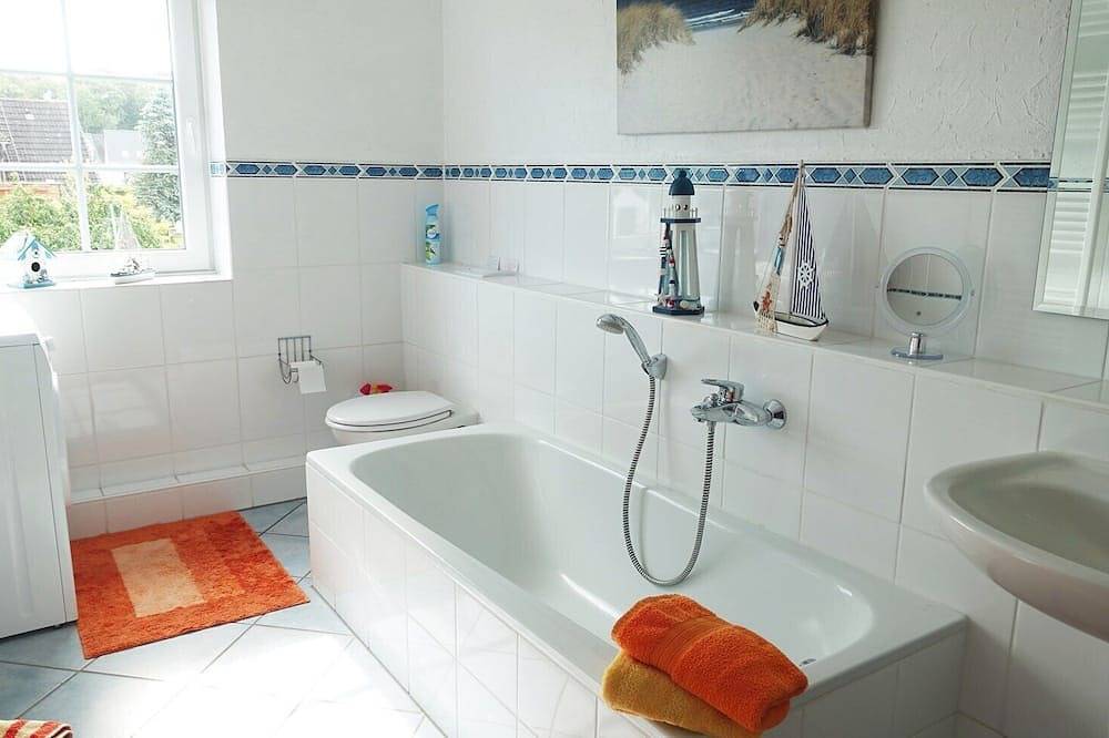 Ganze Wohnung, Diese große Ferienwohnung \"Fischreiher 1\" mit Wassergrundstück, Ruderboot und hauseigenen Fahrrädern ist eine der schönsten Urlaubsresidenzen am Ostseefjord Schlei in Kappeln, Kappeln & Umgebung