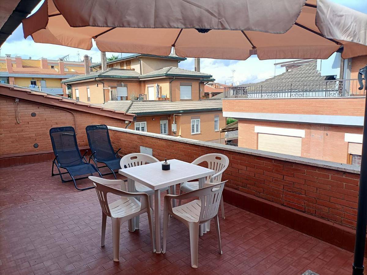 Appartamento intero, One-Bedroom Apartment in Casal Morena, Roma