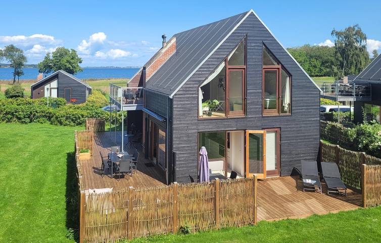 Ferienhaus für 6 Personen, mit Terrasse und Whirlpool in Stubbekøbing