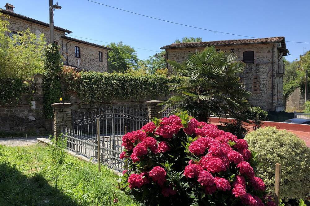 Podere Beatrice 20P, mit großem Pool, kostenfreiem Wlan, Grill, in der Nähe von Cinque Terre in Fivizzano, Parco Regionale delle Alpi Apuane