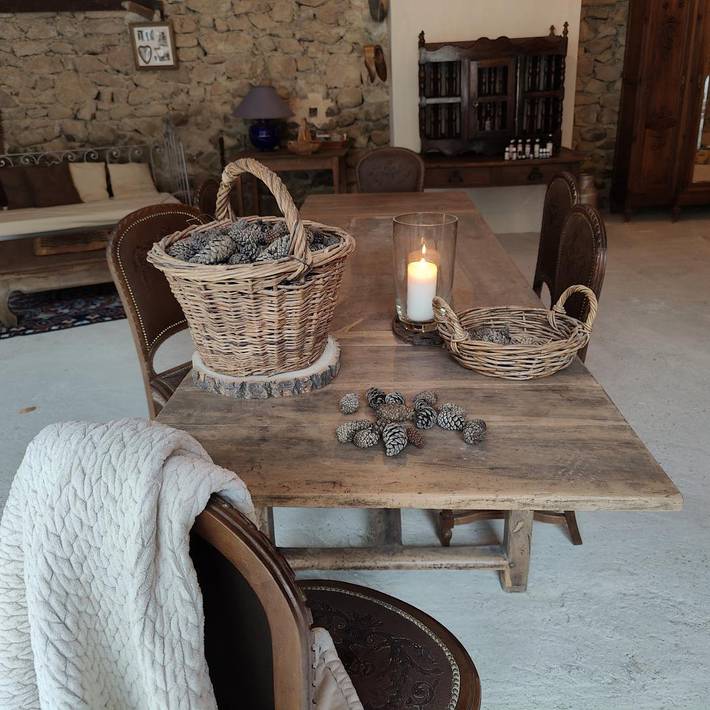 Gîte pour 4 personnes, avec terrasse ainsi que jardin et piscine