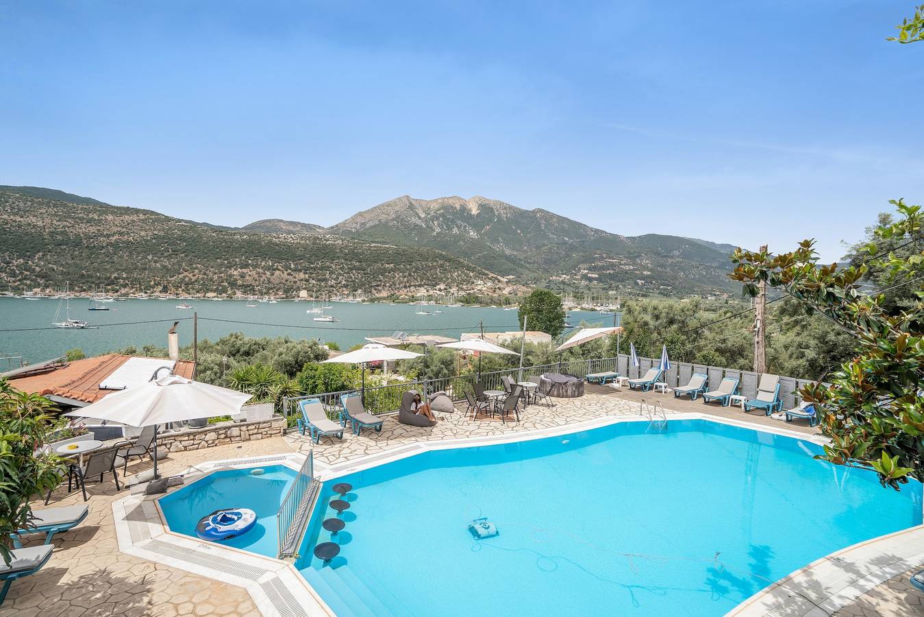 Holiday Home 'Villa 2' with Sea View, Wi-Fi and Air Conditioning in Geni, Greece