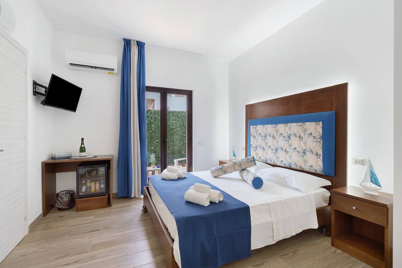 Camera 'La Rocca 2' con terrazza privata, Wi-Fi e aria condizionata in San Vito Lo Capo, Provincia di Trapani