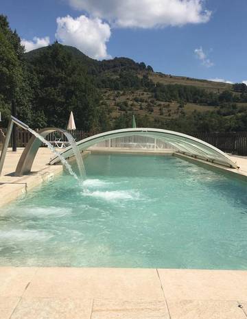 Maison de campagne pour 4 personnes, avec terrasse et vue ainsi que jardin et piscine à Camprodon